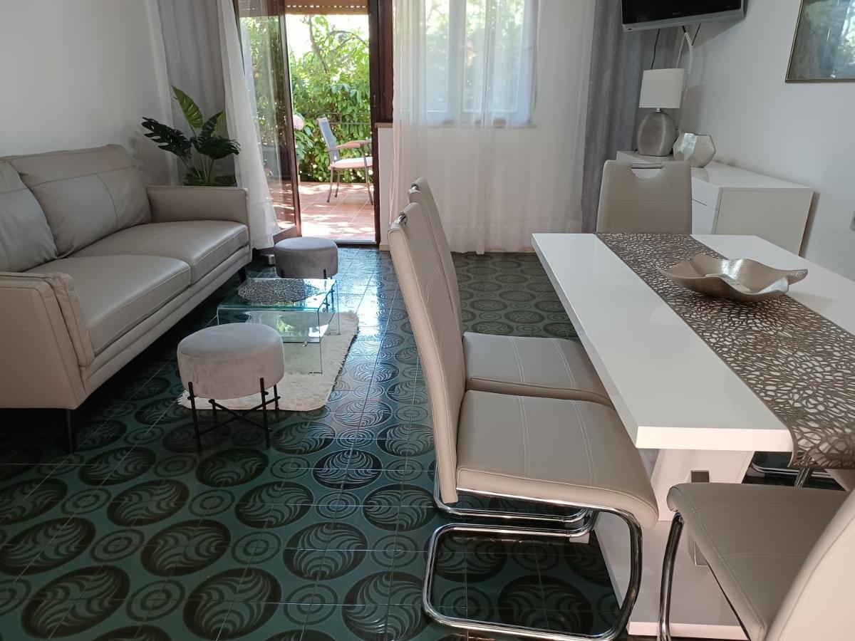 Apartment Lorenzo Трогир Екстериор снимка